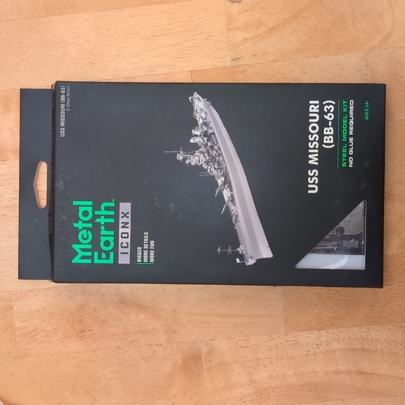 Metal Earth USS Missouri 3D Steel Model Kit - Picture 1 of 7